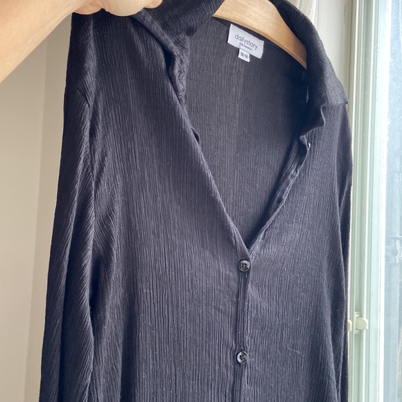 Beautiful black shirt - Picture 2 of 7